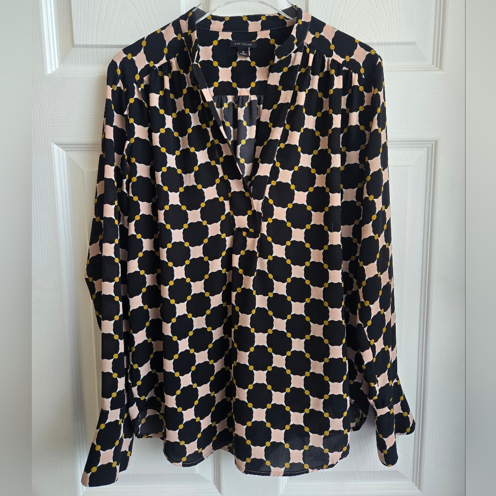 Ann Taylor Black and White Graphic Long Sleeve Blouse